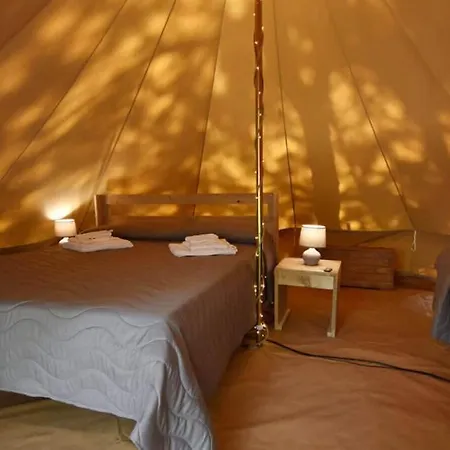Is Arenas Camping Village مكان تخييم