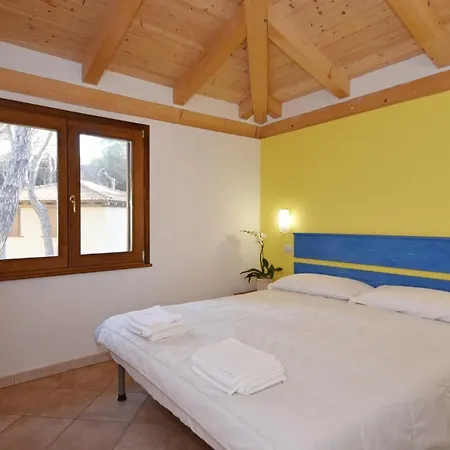 Is Arenas Camping Village مكان تخييم